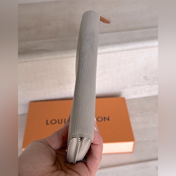 Louis Vuitton Zippy Epi Wallet Comes with LV Box - Picture 11 of 16